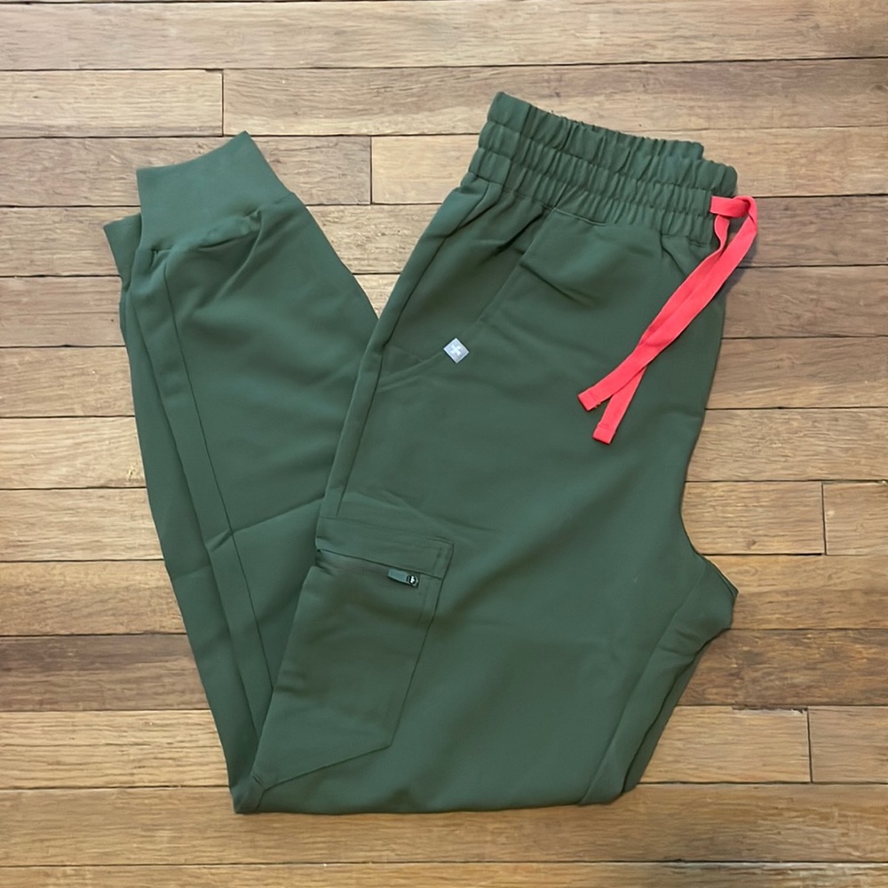 FIGS- Womens dark olive Zamora high waisted scrub pants XS